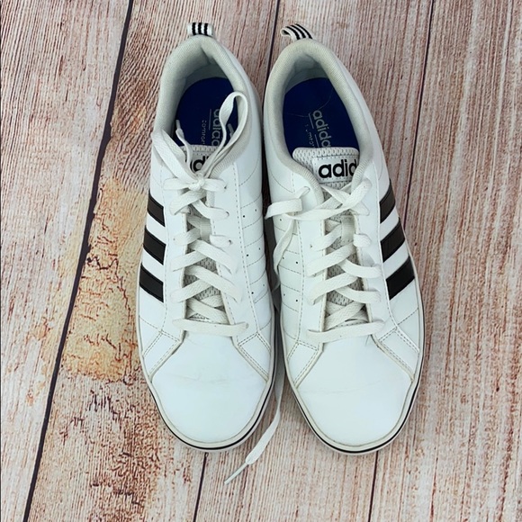 white adidas trainers size 2